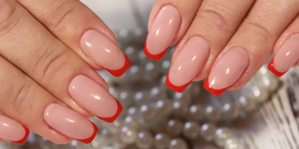 Kiedy powstał lakier hybrydowy i jak zmienił świat manicure?