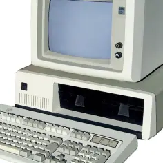 W którym roku powstał pierwszy komputer PC i dlaczego to ważne?