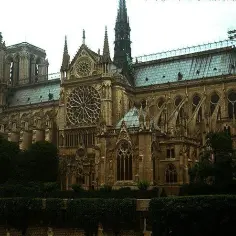 W jakiej epoce powstała katedra Notre-Dame i jej tajemnice architektury