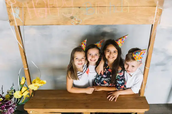 Jak łatwo zrobić fotobudkę z kartonu - krok po kroku z poradami